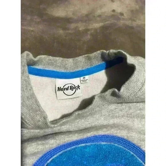 Hard Rock Cafe Grey Pull Over Sweatshirt, Blue Embroidered Print Size Medium - Picture 3 of 6